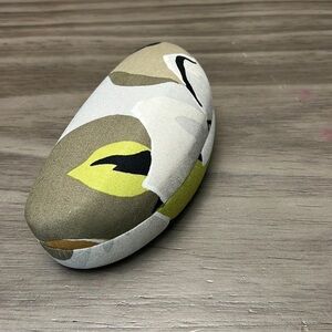 VERA BRADLEY GLASS CASE